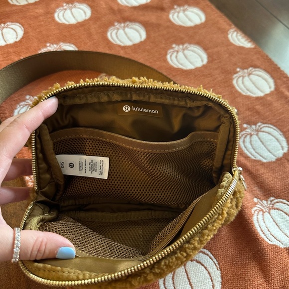 Lululemon - Picture 3 of 4